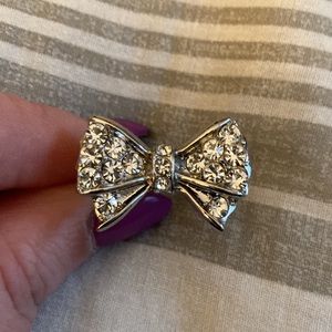 Sparkle bow ring‎ size 7